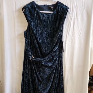 Maggie London Size 14. Isadora Velvet Drape Midi. New